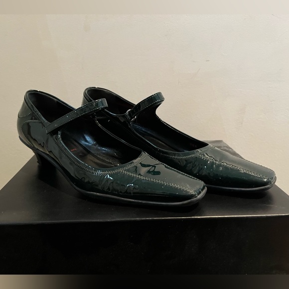 Prada Shoes - Vintage Prada Kitten Heels